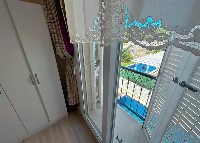 Villa Evalacati-villa Palma-netflix Joy