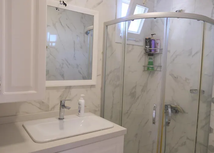 Evalacati-villa Palma-netflix Joy Villa *