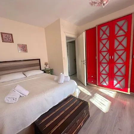 Evalacati-Villa Palma-Netflix Joy *